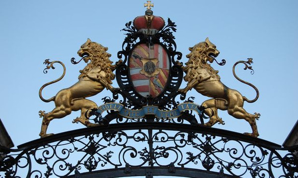 Wappen über dem Eingangstor des Neuwieder Schlosses